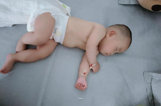 阳谷3个月宝宝怎么抱